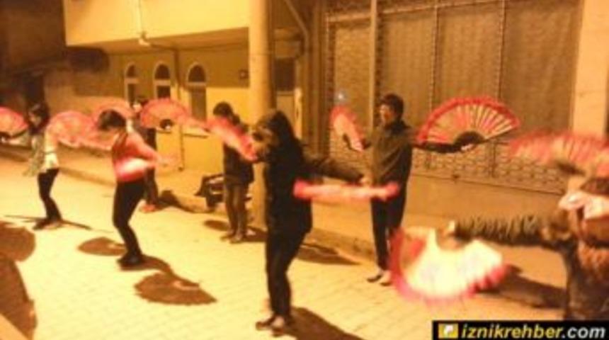 İznik&rsquo;teki &Ccedil;ay İkramına Korelilerden Danslı Teşekk&uuml;r