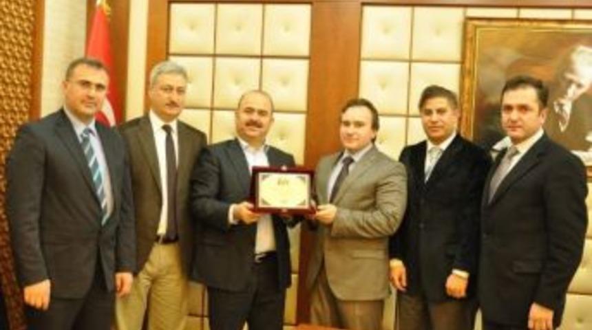 Siirt Valisi Aydın'dan Emıtt Fuarı'na Katılan Personele Kutlama