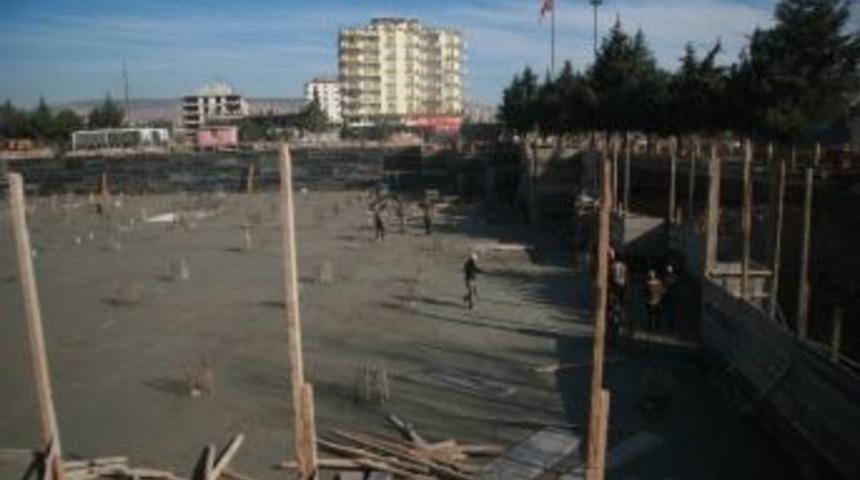 Devlet Hastanesi&rsquo;nin İnşaatı S&uuml;r&uuml;yor