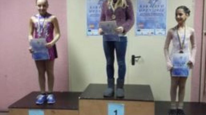 Kağıtsporlu Buz Patenciler Bosna Hersek'ten Üç Madalya İle Döndü