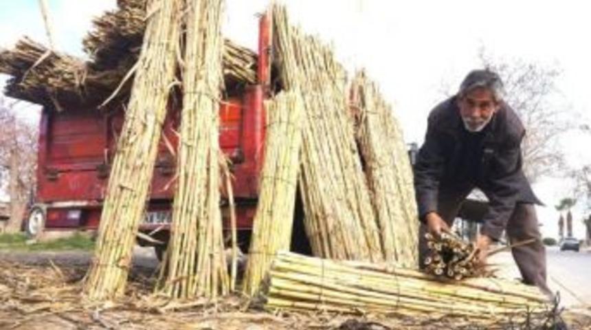 Sarıg&ouml;l&rsquo;de &Uuml;z&uuml;m Bağları İ&ccedil;in Kargı Satışlarına Başlandı.