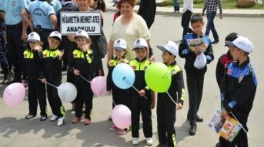 Kırklareli'nde 2 Bin 500 &Ouml;ğrenciye S&uuml;r&uuml;c&uuml; Ve Yaya Eğitimi Verildi