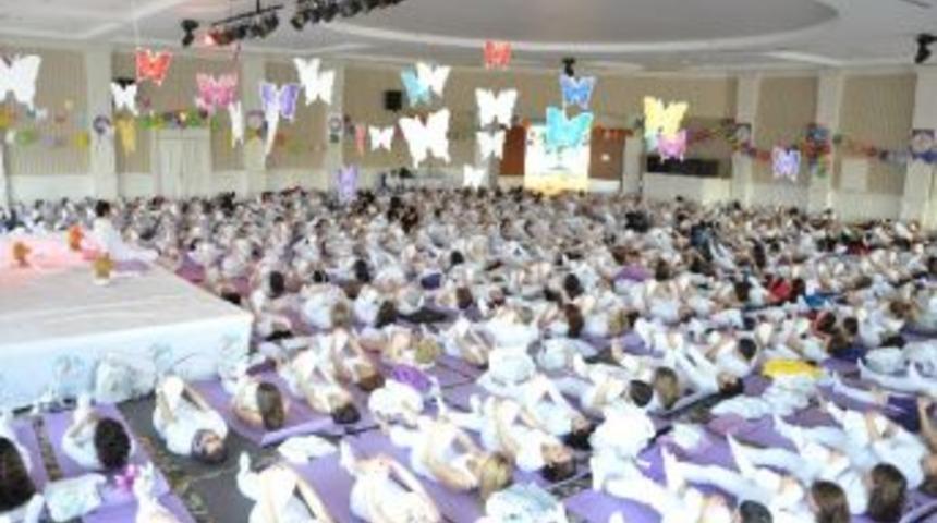 İzmir Yoga Ş&ouml;leni&rsquo;nde Tema: &ldquo;aile Boyu Sevgi Ve Sağlık&rdquo;