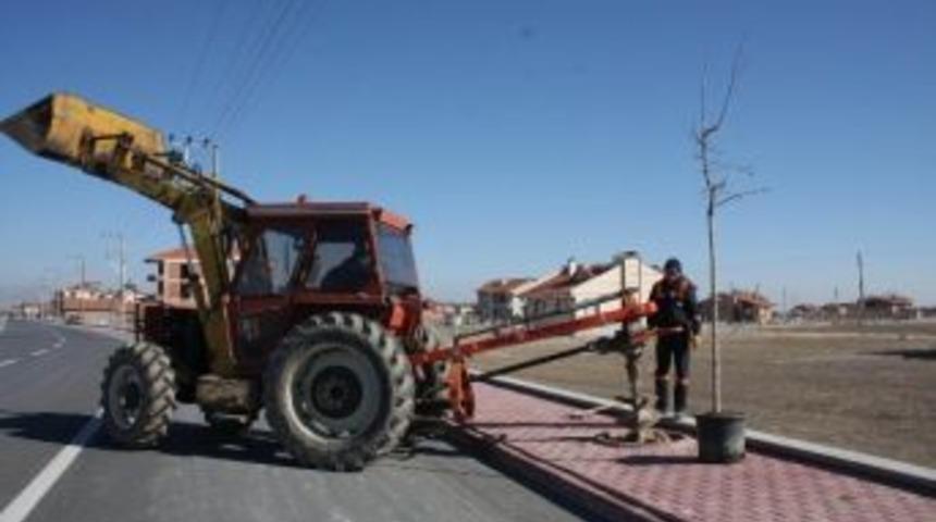 Karatay&rsquo;da Parklarda Yaza Hazırlık &Ccedil;alışmaları S&uuml;r&uuml;yor