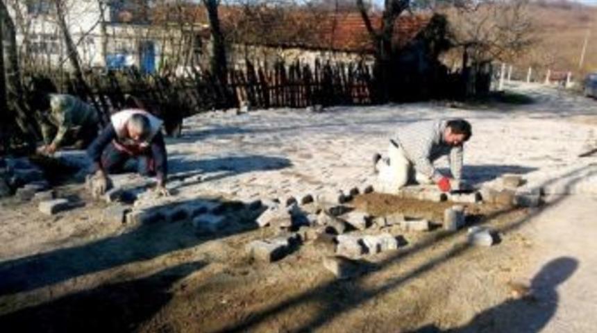 K&ouml;yl&uuml;lerden İmece Usul&uuml; Parke D&ouml;şemesi