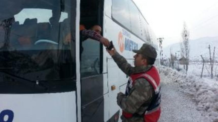 Jandarmadan Kış Lastiği Kontrol&uuml;