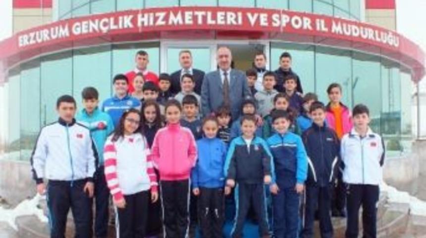 Tekmeleriye Madalyaları Topladılar