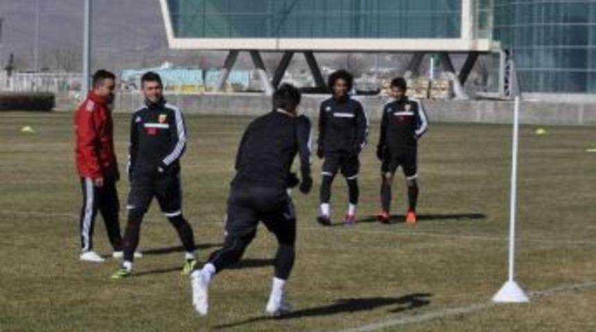 Kayserispor, Elazığspor Ma&ccedil;ı Hazırlıklarını S&uuml;rd&uuml;r&uuml;yor