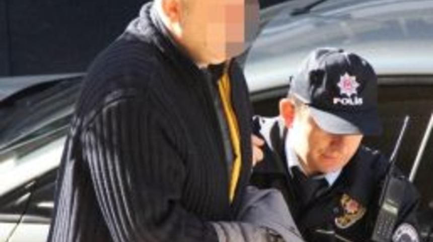 Aracında Silah Ele Ge&ccedil;en Şahıs G&ouml;zaltına Alındı