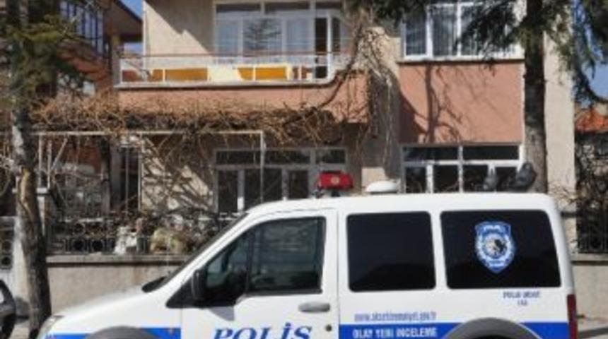 T&uuml;fekle Karnına Ateş Edip İntihar Etti