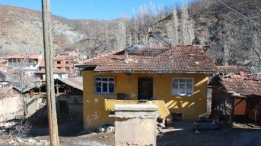 Karısını Tabanca İle Vurup İntihar Etti