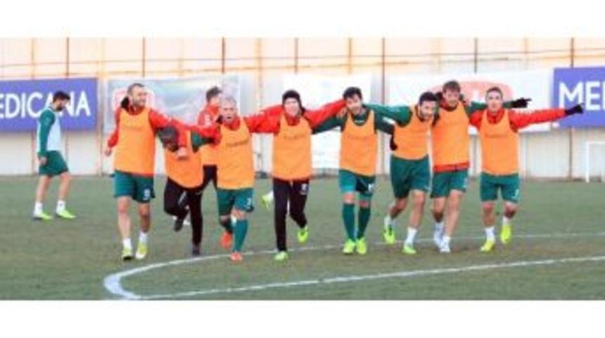 Torku Konyaspor İstanbul'a Gitti