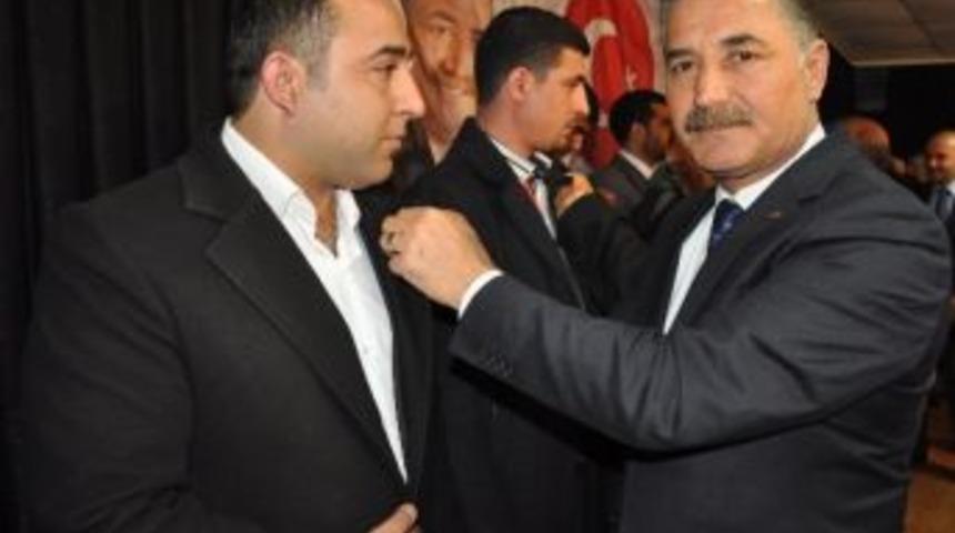 Başkan Tuna, Ak Parti'den İstifa Edip Mhp'ye Katılanlara Parti Rozeti Taktı