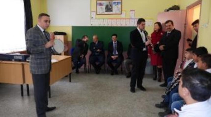 Bi&ccedil;erli, M&uuml;zik Grubuna Hayran Kaldı