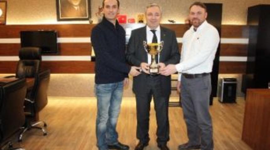 Bursa İl &Ouml;zel İdaresinden Basketbolcu Ve Dağcılara Destek