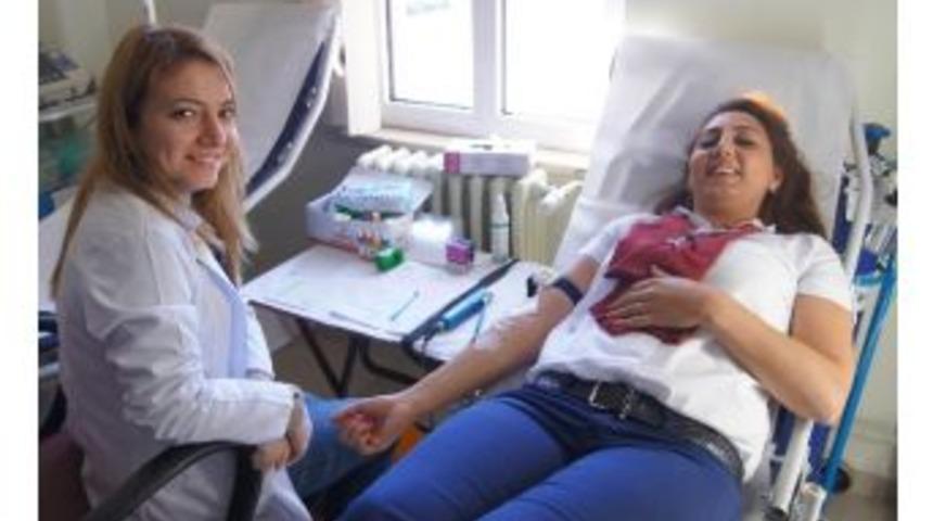 K&uuml;tahya Ağız Ve Diş Sağlığı Personelinden Kan Bağışı