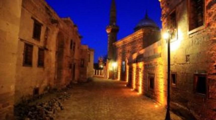 Ali Saip Paşa Gece Bir Başka Güzel