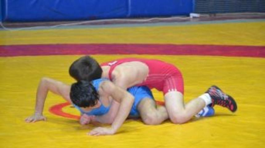 Gen&ccedil;ler Serbest Ve Grekoromen G&uuml;reş Grup M&uuml;sabakaları Başladı