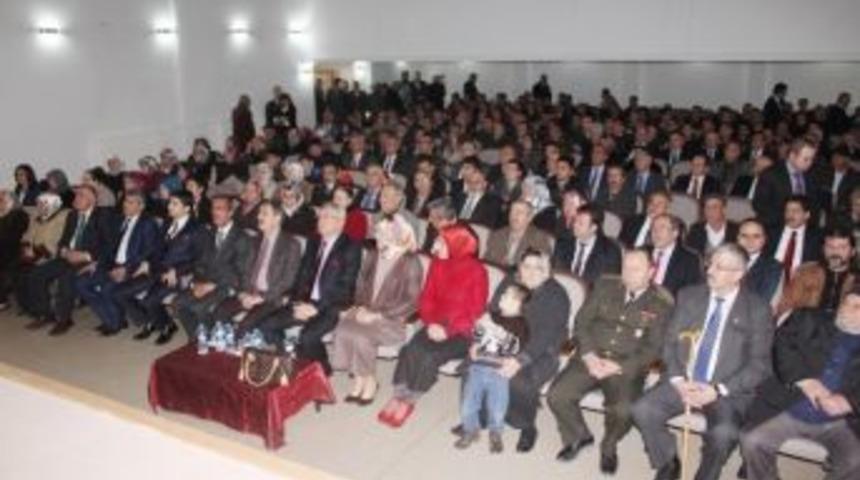 Şehit Babasına Devlet &Ouml;v&uuml;n&ccedil; Madalyası