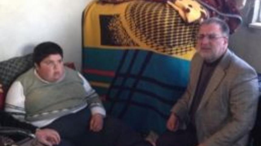 G&uuml;la&ccedil;ar, 140 Kilo Ağırlığındaki &Ccedil;ocuğa Sahip &Ccedil;ıktı