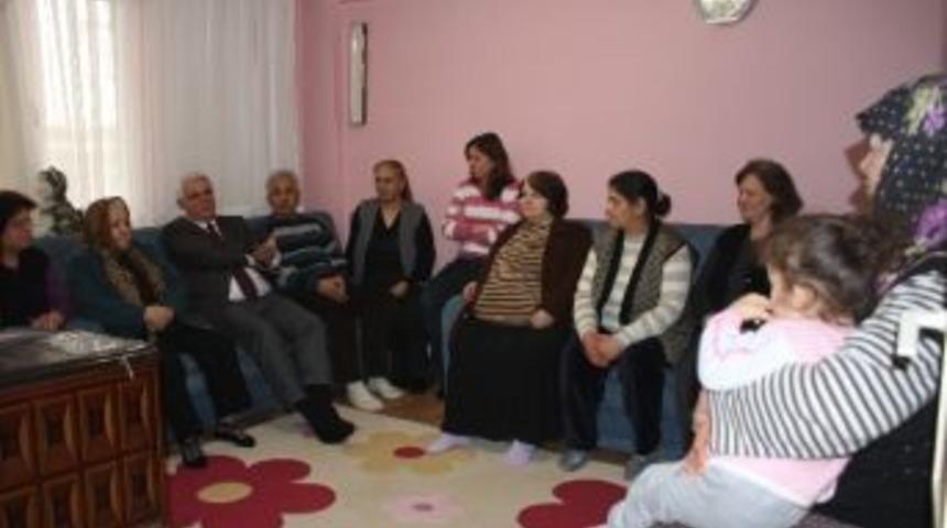 Başkan Sedef&ccedil;i'nin Ev Ziyaretleri S&uuml;r&uuml;yor