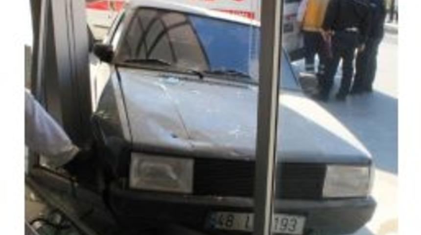 Milas&rsquo;ta Ehliyetsiz S&uuml;r&uuml;c&uuml; Fırına Girdi