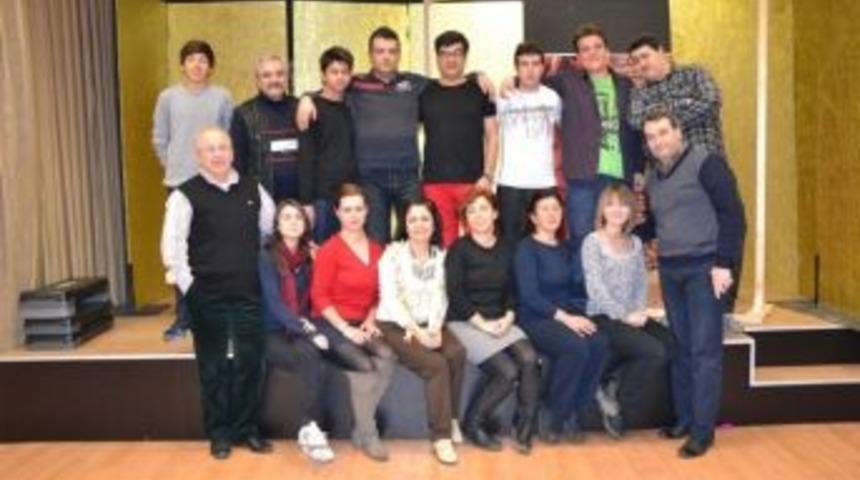 Edremit&rsquo;te Tiyatro Oyununa Davet