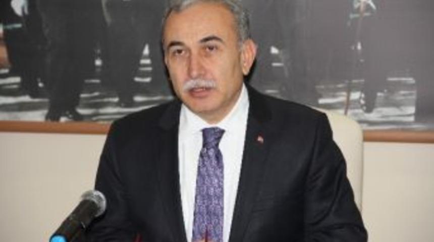 Vali B&uuml;y&uuml;k K&uuml;t&uuml;phane Haftası&rsquo;nı Kutladı