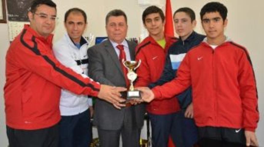 Aydınlı Atletler T&uuml;rkiye &Uuml;&ccedil;&uuml;nc&uuml;s&uuml; Oldu