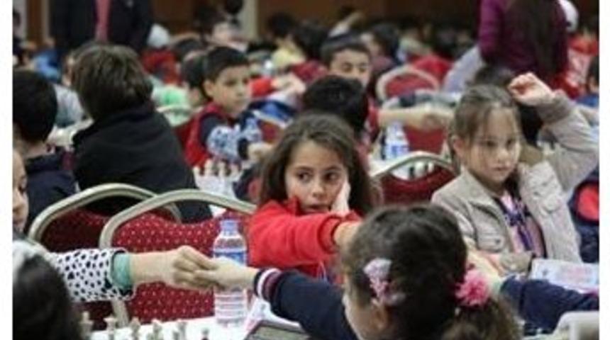 Kayserili Melike Satran&ccedil; Milli Takımı Havuzuna Girmeyi Başardı