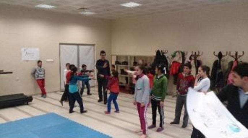 Yakutiye Gen&ccedil;lik Merkezi Curling Salonu&rsquo;nda Hizmette