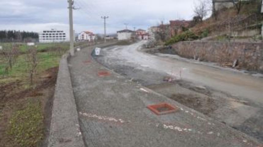 G&ouml;lc&uuml;k Bağdat Caddesi'nde Yol &Ccedil;alışmaları S&uuml;r&uuml;yor