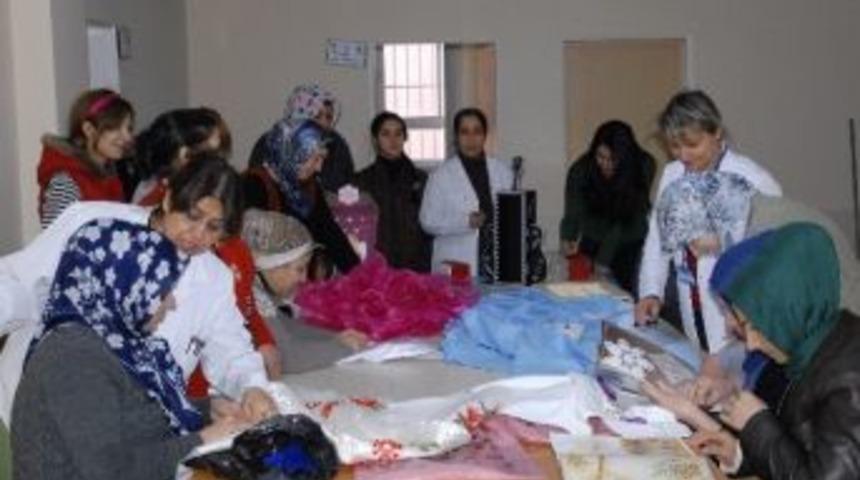 Ergani&rsquo;de 26 Bin Kadın Meslek Edindi