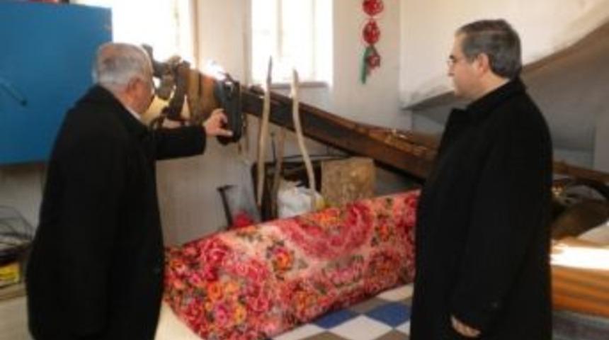 Kaymakam Beyazyıldız &Ccedil;elik&rsquo;in Koleksiyonunu İnceledi