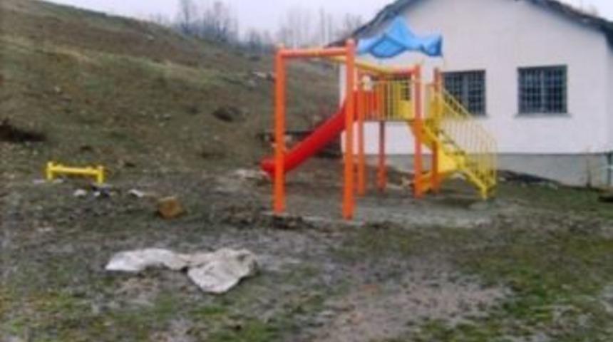 &Uuml;&ccedil; K&ouml;ye &Ccedil;ocuk Parkı Kuruldu