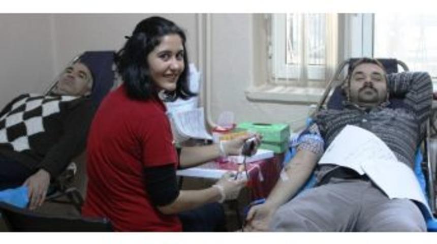 Alaşehir’de Adliye Personeli Ve Avukatlar Kan Bağışında Bulundu