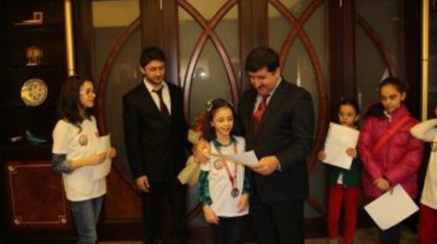 Satran&ccedil;ta Trabzon&rsquo;un Gururu Oldular