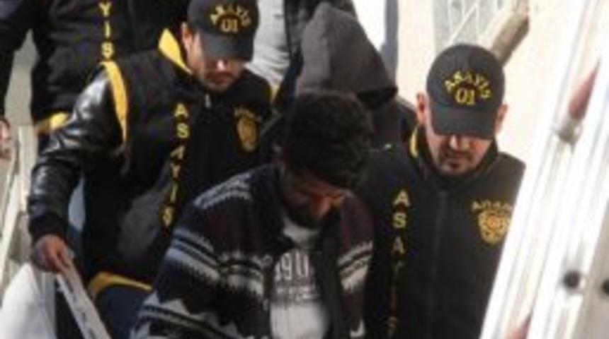 Hırsızlık Yaparken Ayağını Kırdı "futbol Oynarken Kırdım" Dedi