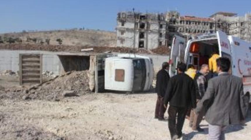 Devrilen Kamyonun S&uuml;r&uuml;c&uuml;s&uuml; Yaralandı