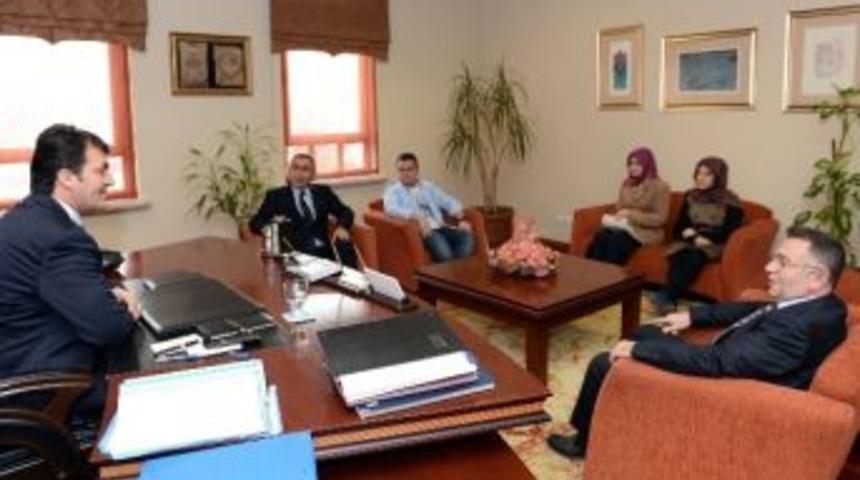 Bir Kitabı 50 &Ouml;ğrenci Ve &Ouml;ğretmen Yazdı