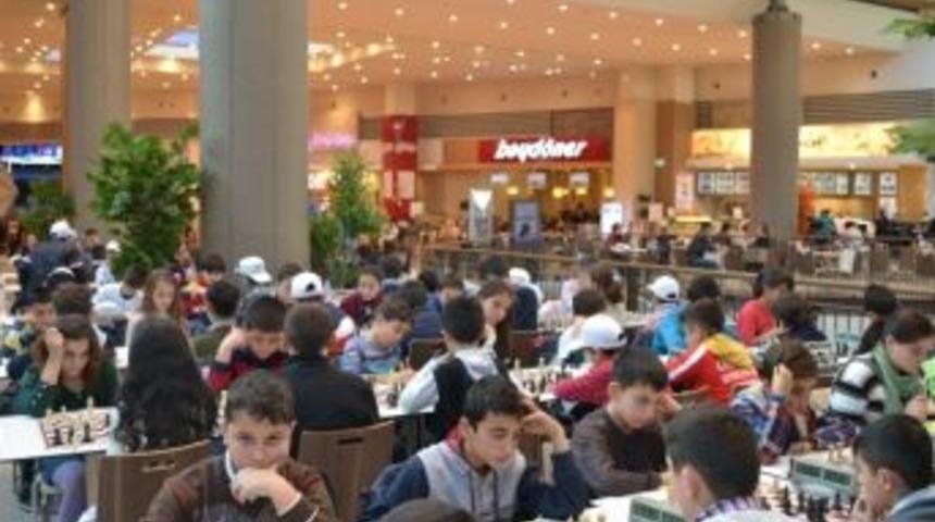 Kahramanmaraş Piazza'da Satran&ccedil; Turnuvası Heyecanı