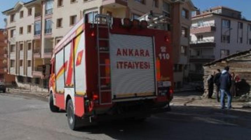 Başkent&rsquo;te İki Katlı Evde Yangın: 2 Yaralı