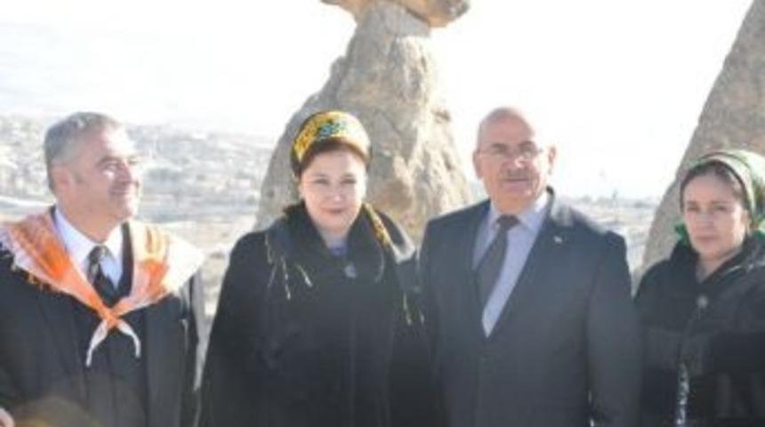 T&uuml;rkmenistan K&uuml;lt&uuml;r Bakanı Gon&ccedil;a Mammedova, &Uuml;rg&uuml;p Belediye Başkanı Fahri Yıldız&rsquo;ı Ziyaret Etti