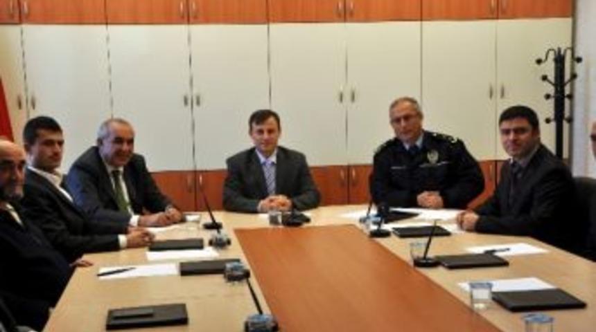 Suşehri Kaymakamı Per&ccedil;i, Belediye Başkan Adaylarıyla Bir Araya Geldi