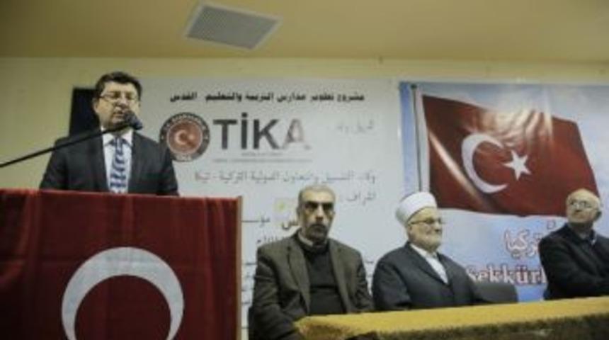 Tika'dan Kud&uuml;s'teki Okullara Ekipman Desteği