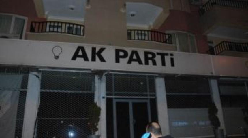 Ak Parti Kayapınar İl&ccedil;e Binasına Bombalı Saldırı