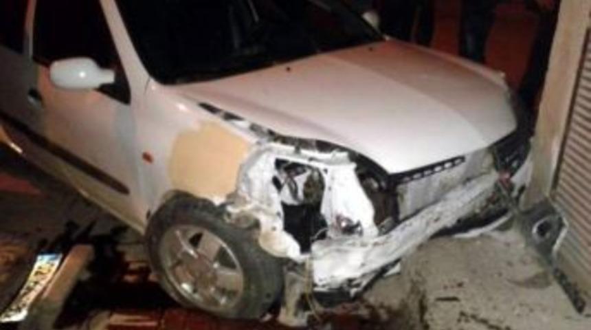 Adıyaman'da 2 Otomobil &Ccedil;arpıştı: 2 Yaralı