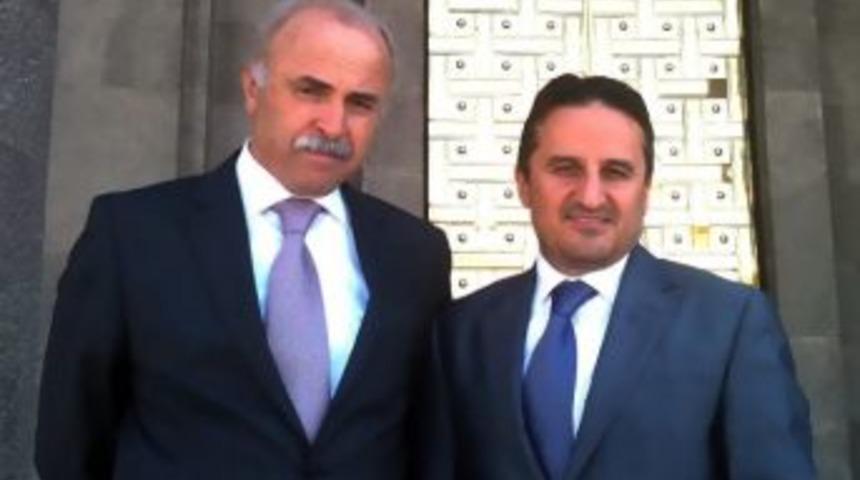 Ak Partili Vekillerden Facebook’a Tepki