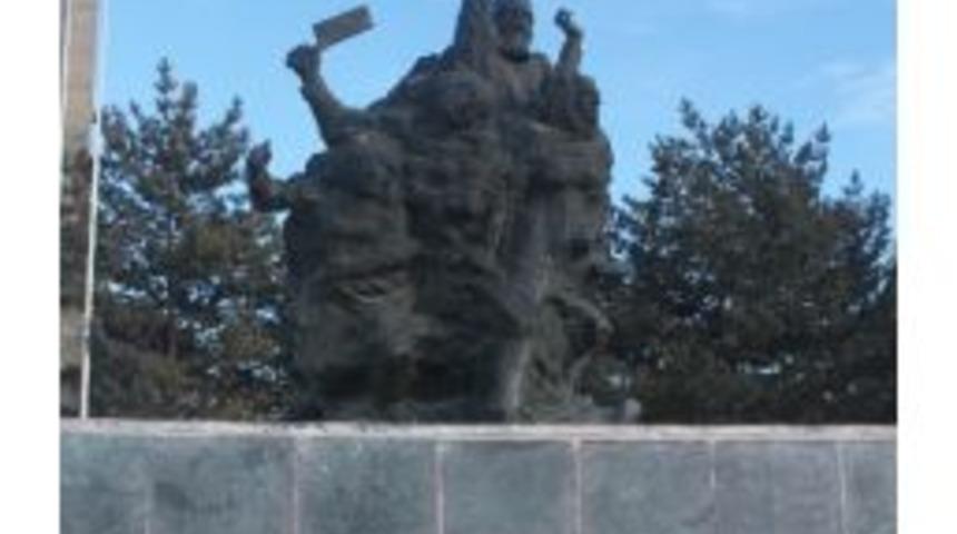 Aziziye Anıtı R&ouml;lyefleri &Ccedil;alındı