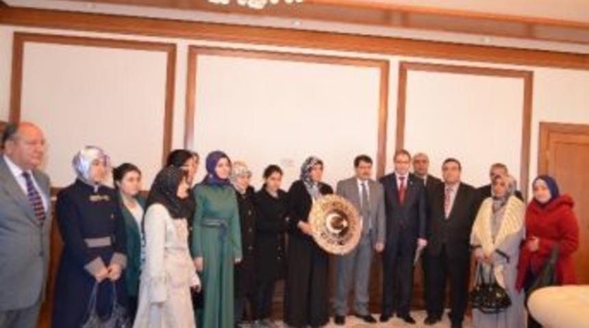 Bayan Kursiyerden Vali Şahin&rsquo;e Ziyaret